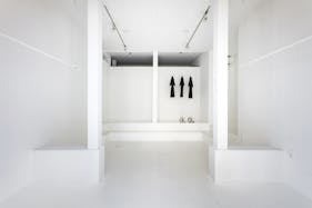 【外苑前駅8分】外苑西通りに面した白い一軒家(1階)のレンタルスペース