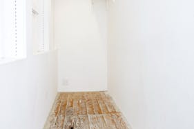 【外苑前駅8分】外苑西通りに面した白い一軒家(1階)のレンタルスペース