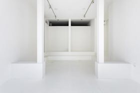 【外苑前駅8分】外苑西通りに面した白い一軒家(1階)のレンタルスペース