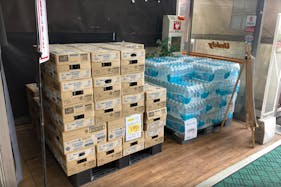 【ユニディ菅野店】1階風除室 物販やプロモーションに最適なホームセンター内風除室の催事イベントスペース