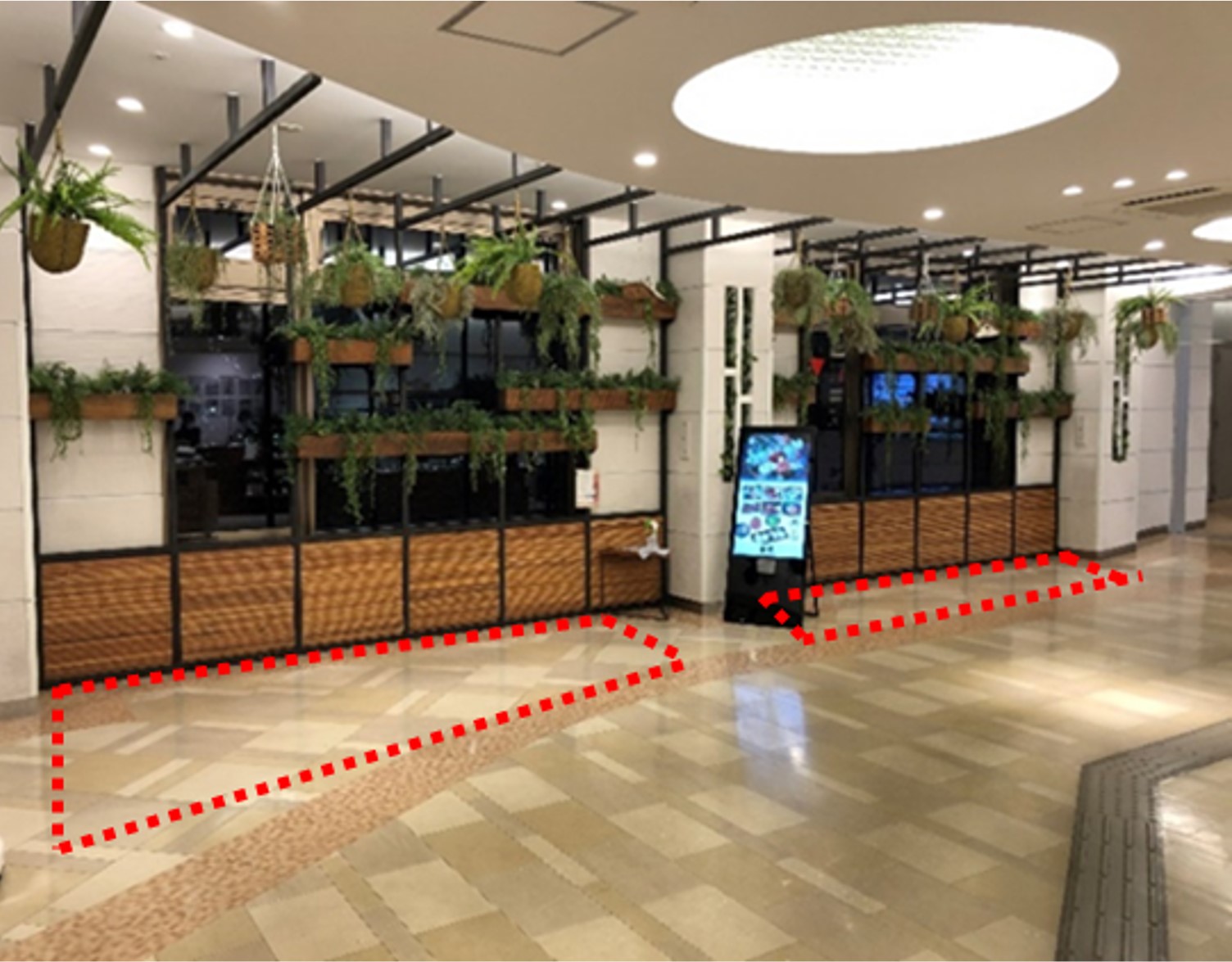 【小田急アコルデ新百合ヶ丘北館】アコルデ新百合ヶ丘北館３階通路