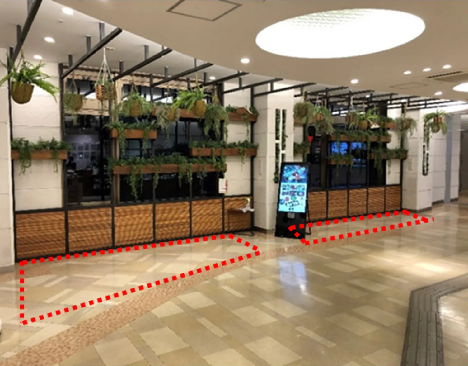 【小田急アコルデ新百合ヶ丘北館】アコルデ新百合ヶ丘北館３階通路