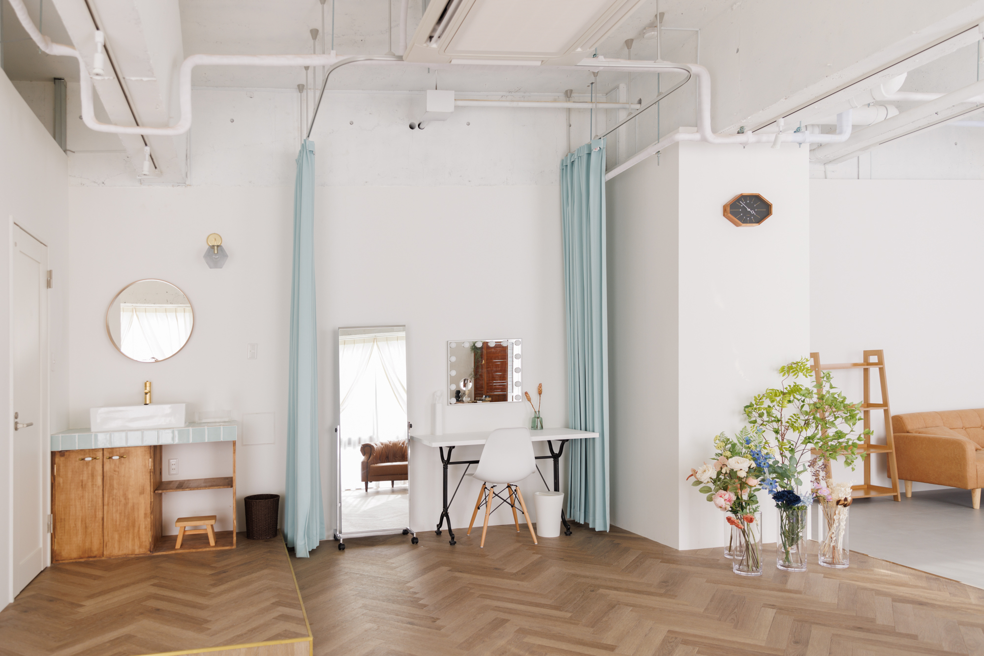 【湖北駅1分】撮影や展示会に適した駅近・白壁・自然光が入る開放感のあるスタジオの画像8