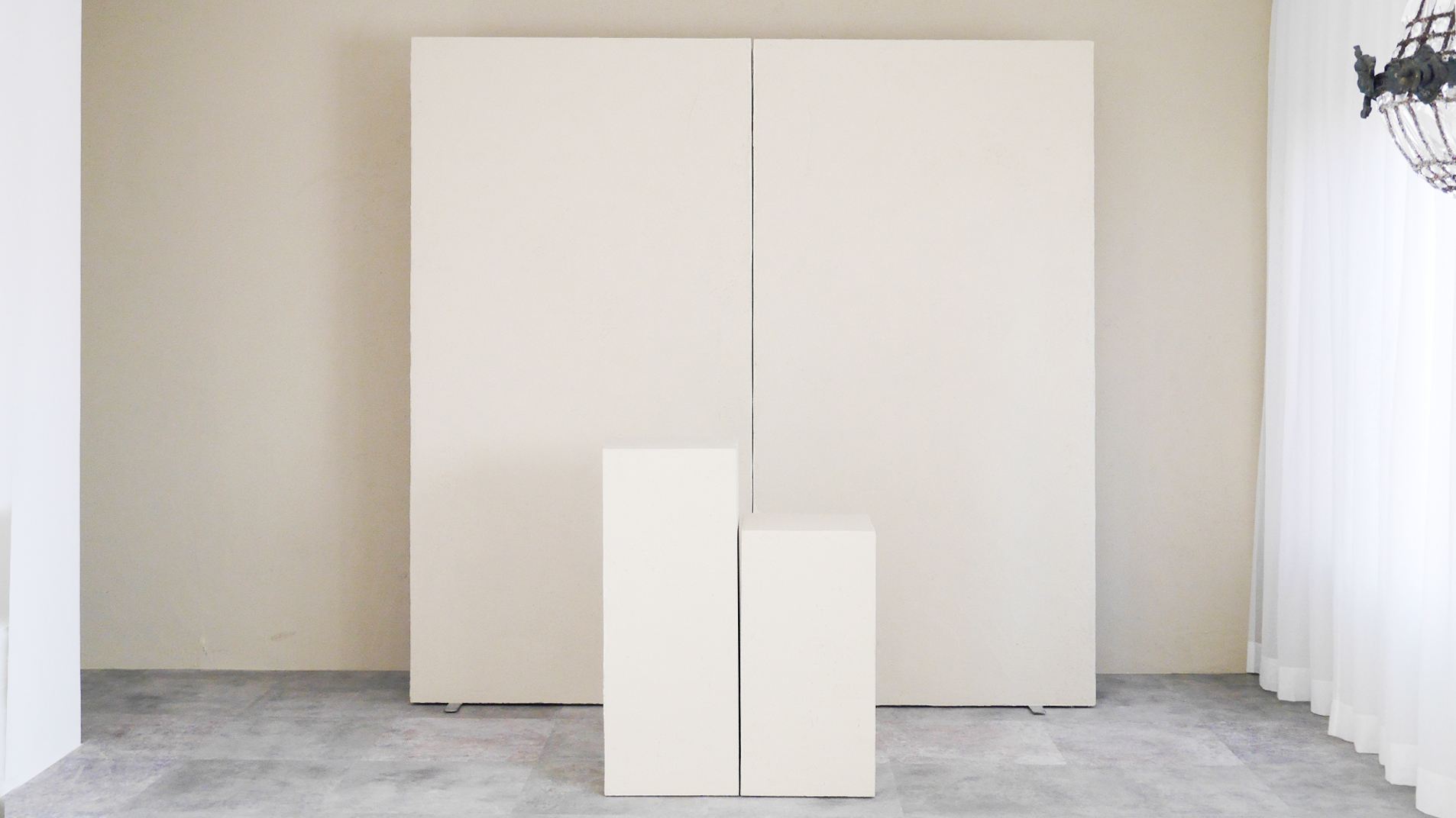 "うごく壁"と什器