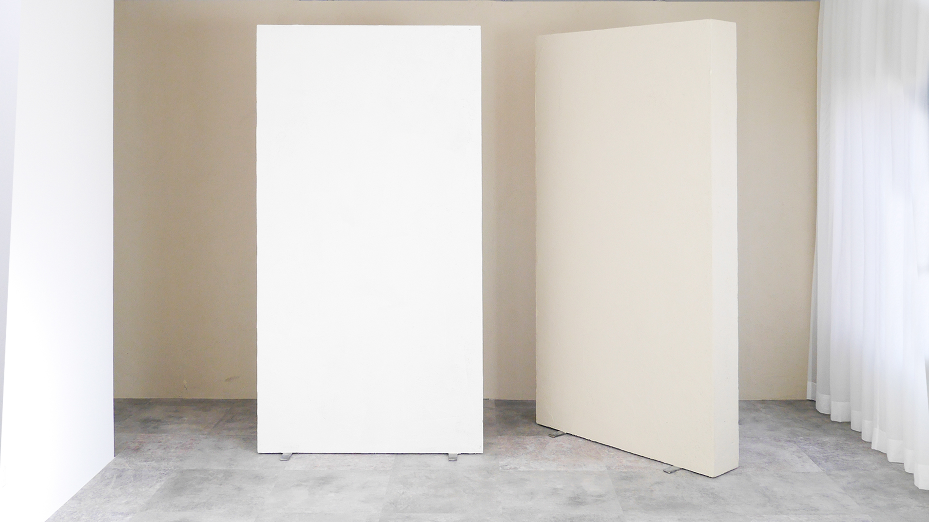 中にキャスターがあり動かせます