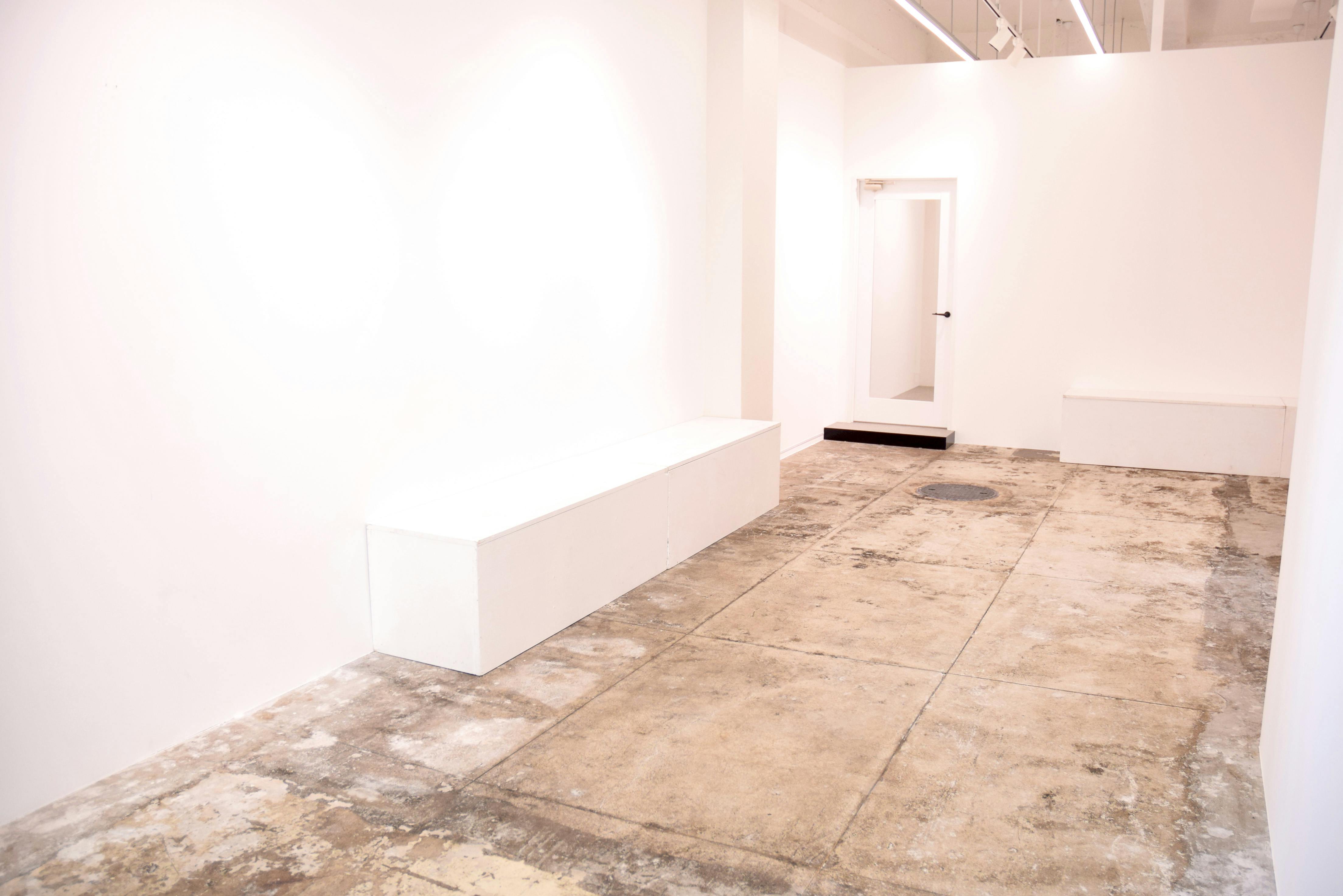 【心斎橋駅5分】展示会・ポップアップストア・撮影に最適、路面に面したホワイトを基調としたスペース