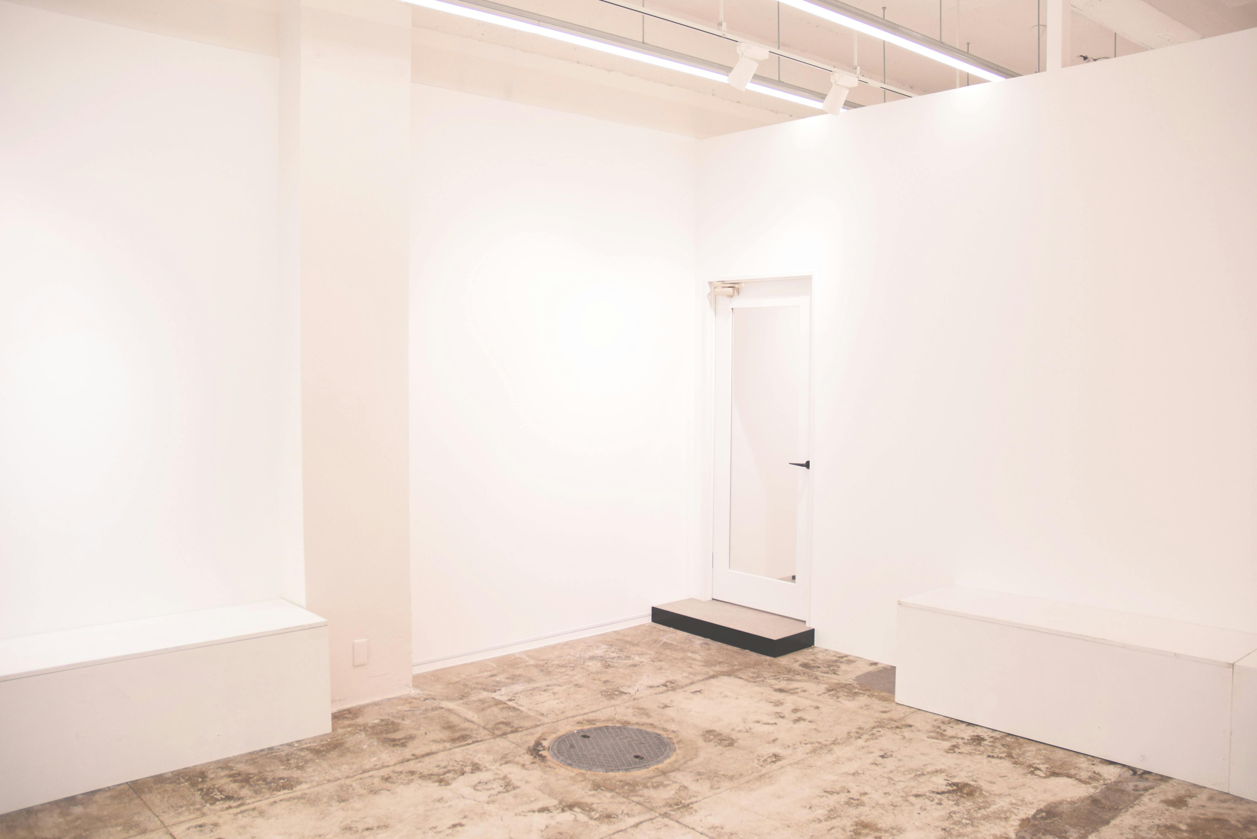 【心斎橋駅5分】展示会・ポップアップストア・撮影に最適、路面に面したホワイトを基調としたスペース