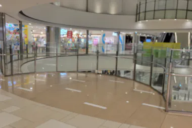 【神戸ハーバーランドumie(ウミエ)】VP設置場所「サウスモール4階GiGO側」