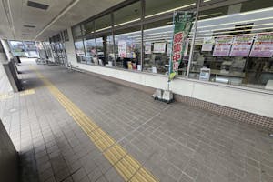 【富士屋田尻北店】プロモーションに最適な店舗入口付近の軒先スペース①