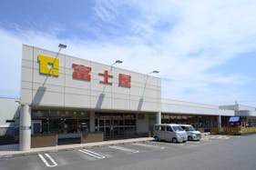 【富士屋田尻北店】プロモーションに最適な店舗入口付近の軒先スペース①