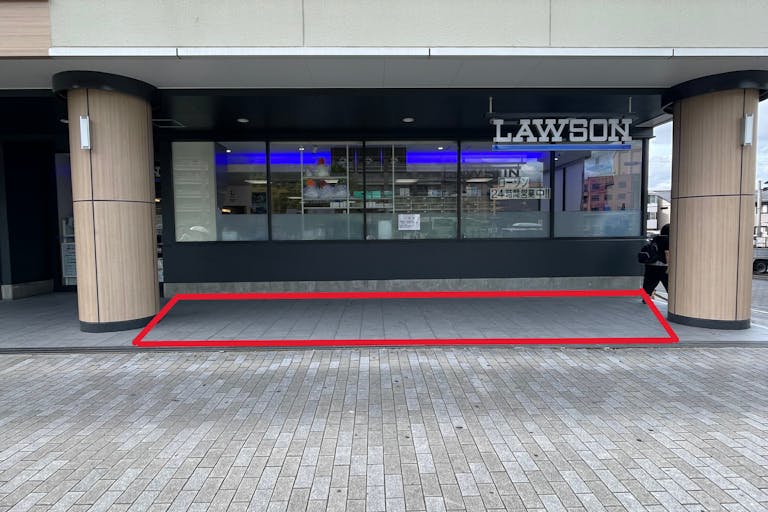 【Bivi二条】PRイベントやキッチンカー利用可能なローソン前スペースの画像1