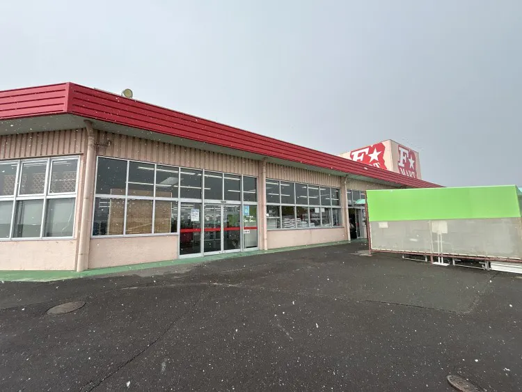 【エフマート多度】販促プロモーションに最適な風除室スペース