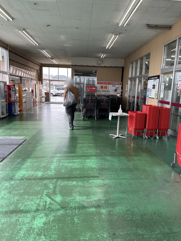 【エフマート多度】販促プロモーションに最適な風除室スペース