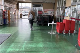 【エフマート多度】販促プロモーションに最適な風除室スペース