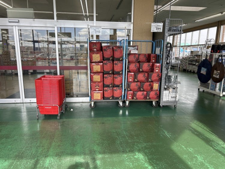 【エフマート多度】販促プロモーションに最適な風除室スペースの画像