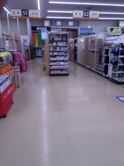 【サンデー大和吉岡店】レジ前　食物販やプロモーション等の出店に最適なホームセンター店内のイベントスペースの画像