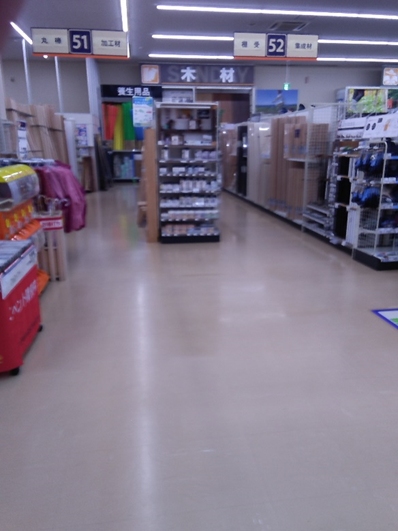 【サンデー大和吉岡店】レジ前　食物販やプロモーション等の出店に最適なホームセンター店内のイベントスペース