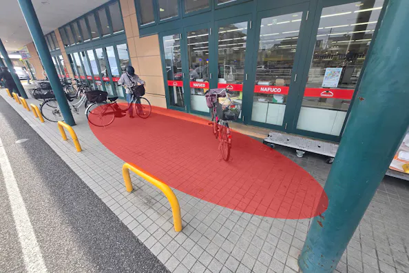【ナフコトミダ尾張旭店】食物販や販促プロモーションに最適な入口近くの軒下スペース