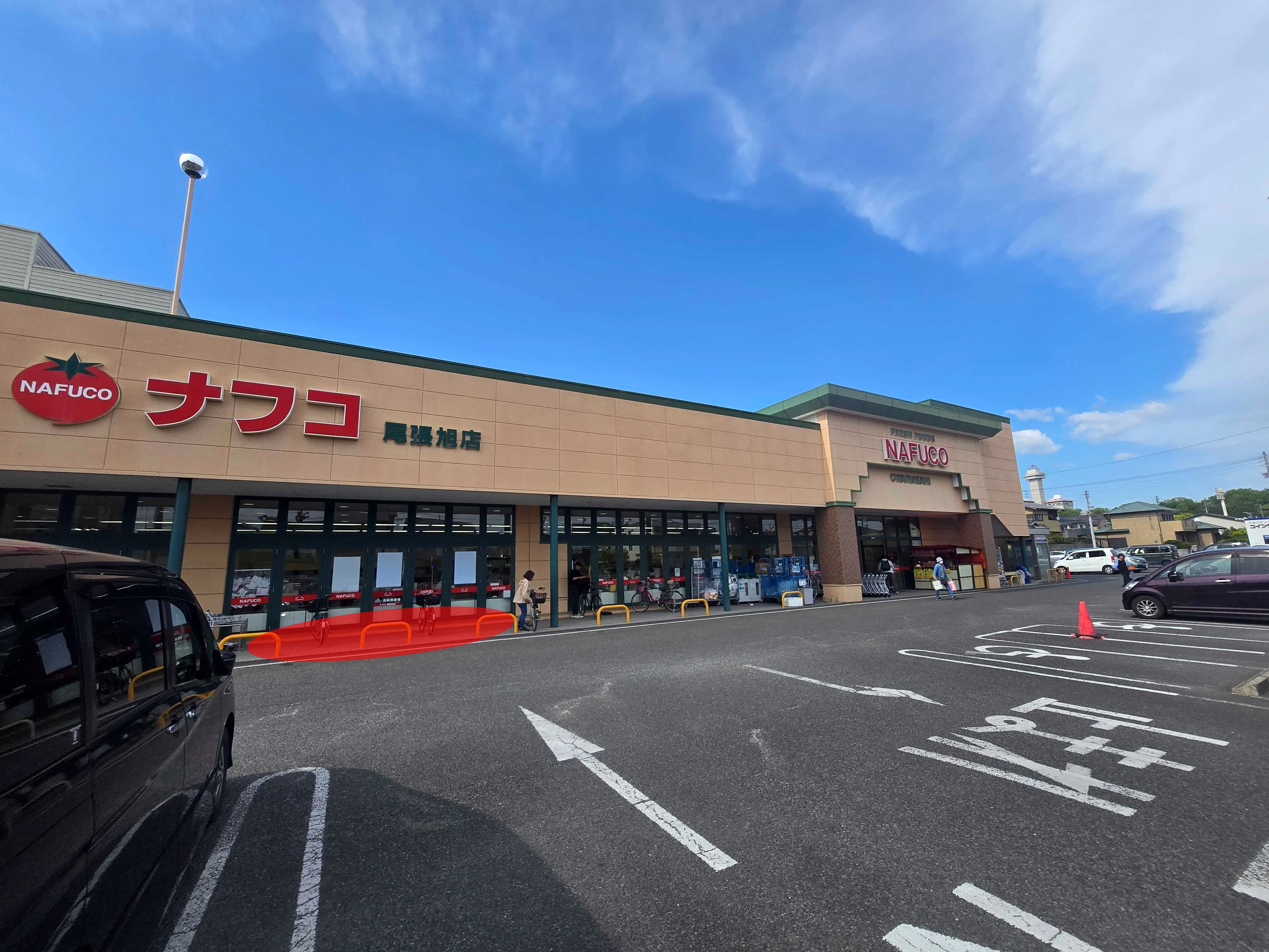 【ナフコトミダ尾張旭店】食物販や販促プロモーションに最適な入口近くの軒下スペース