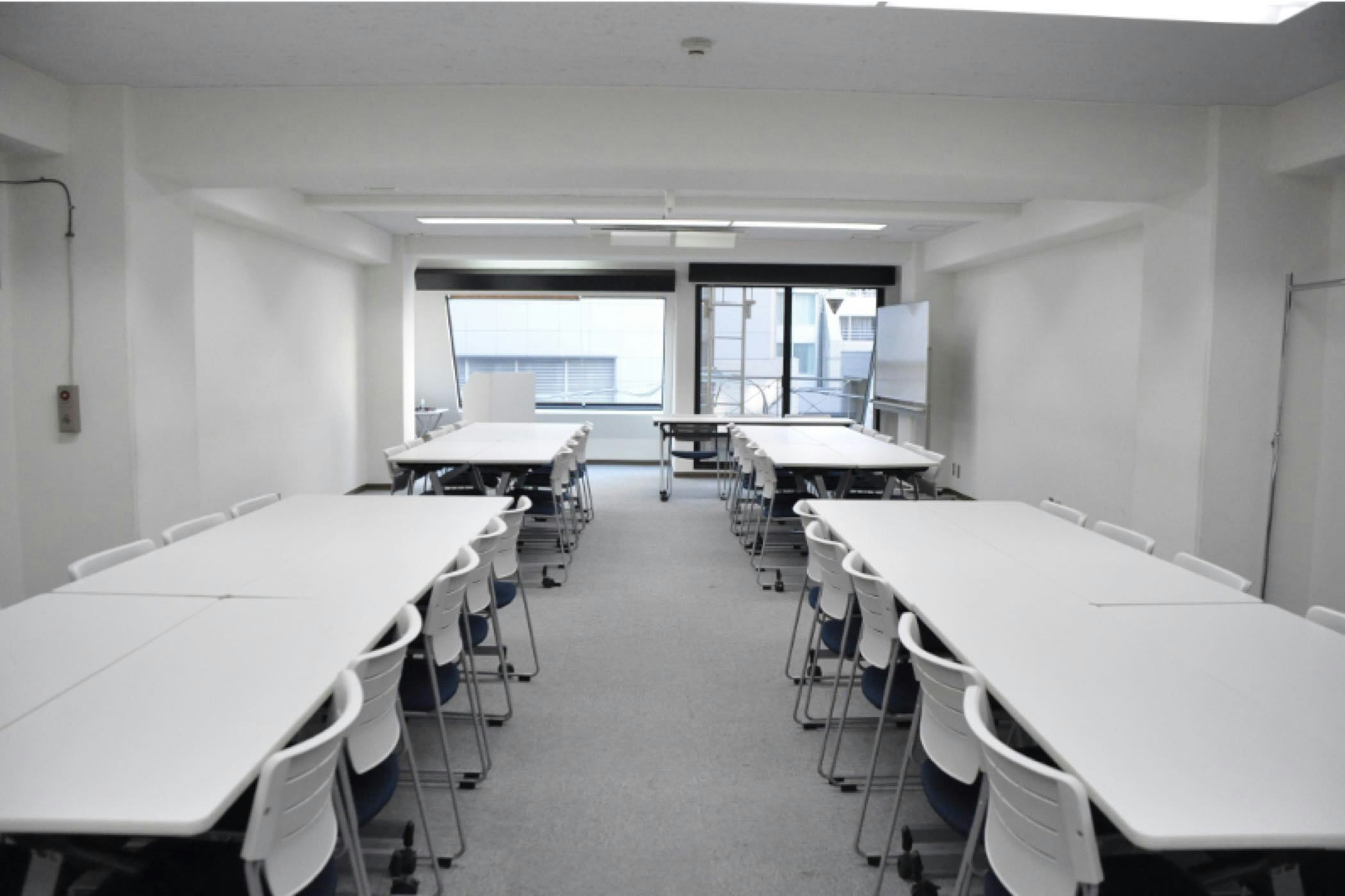 【五反田駅5分】シンプルで使いやすい4階貸会議室