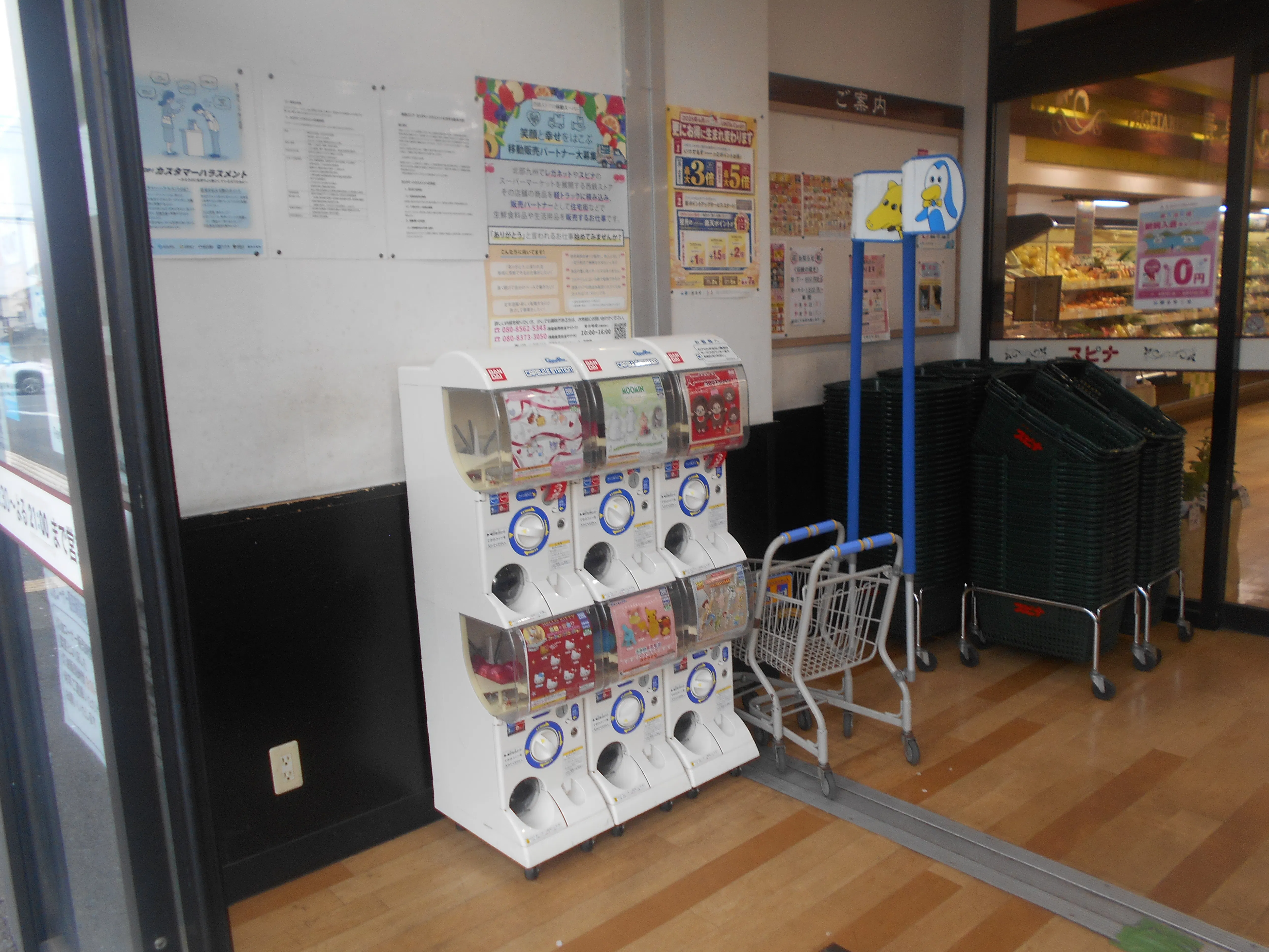 【スピナ鷹見台店】クリーニング側風除室 販促プロモーションや物販に最適なスーパー店内催事イベントスペース