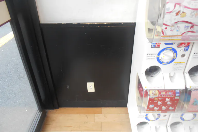 【スピナ鷹見台店】クリーニング側風除室 販促プロモーションや物販に最適なスーパー店内催事イベントスペースの画像2