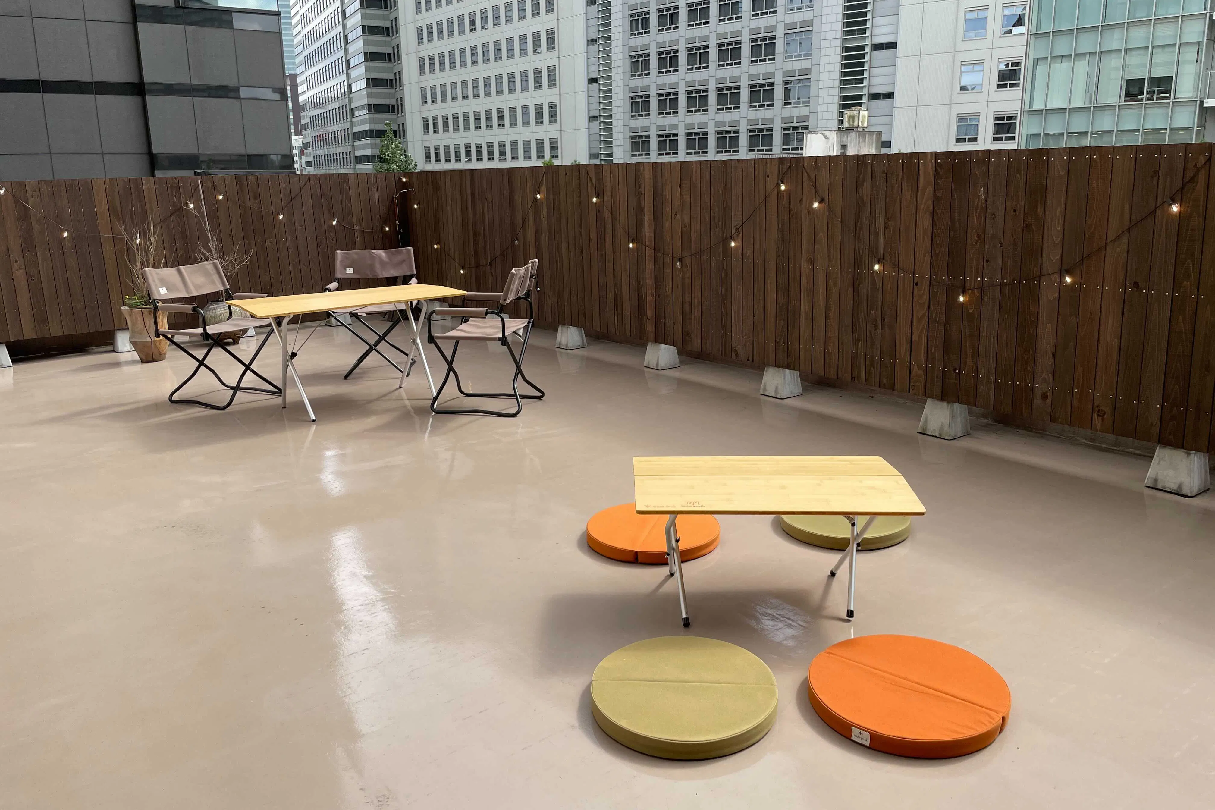 【JR新宿駅徒歩10分】キッチン・音響設備付き貸切スペース!撮影、動画配信、オフサイトMTG、懇親会、会議、勉強会などに(1F+屋上)