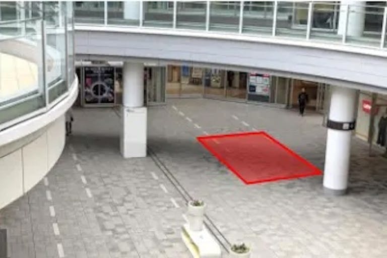 【あべのキューズモール】「⑧2F アーバンアベニュー」JR天王寺駅デッキからのメイン導線上にある通行量の多い屋外イベントスペースの画像2