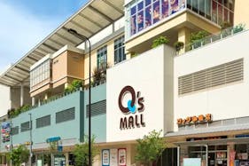 【あべのキューズモール】「⑧2F アーバンアベニュー」JR天王寺駅デッキからのメイン導線上にある通行量の多い屋外イベントスペース