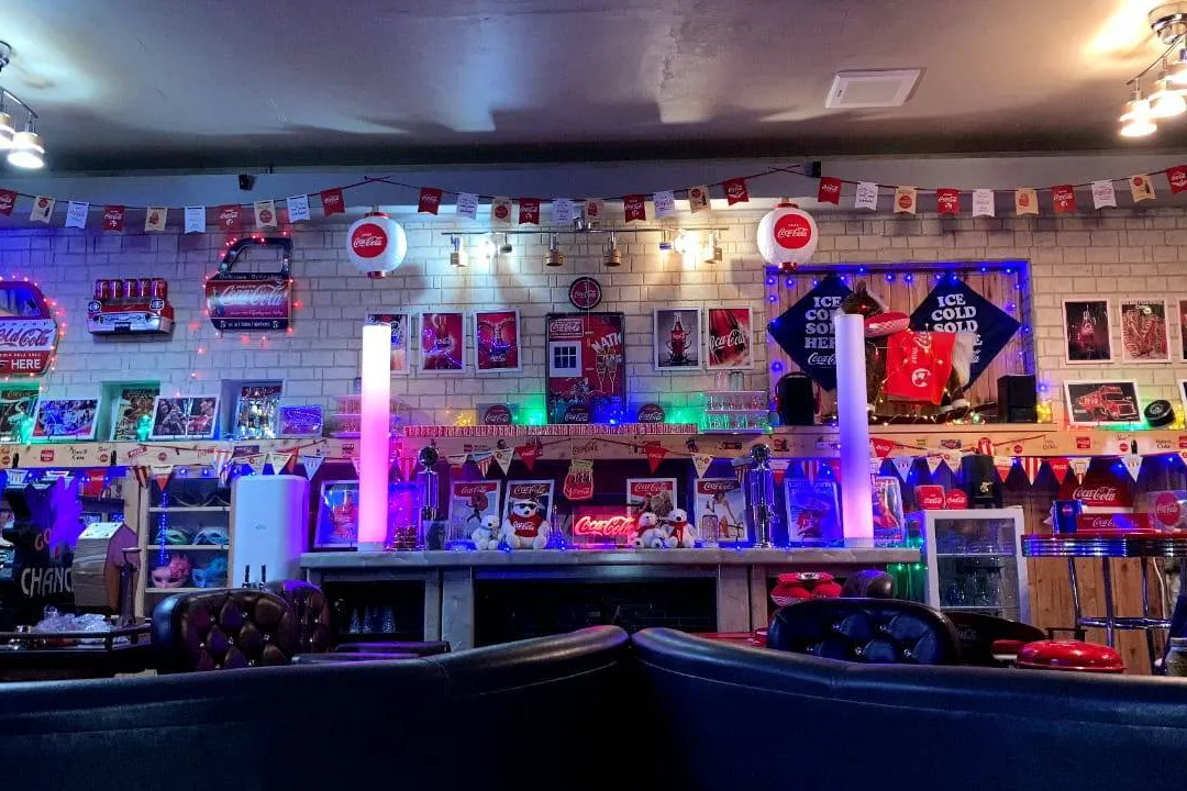 【古河市】撮影や飲食を伴うイベントに利用可能なこだわりインテリアのカフェレンタルスペース