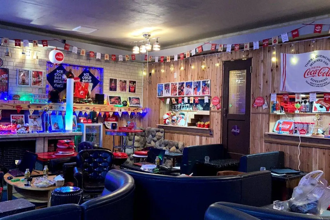 【古河市】撮影や飲食を伴うイベントに利用可能なこだわりインテリアのカフェレンタルスペース