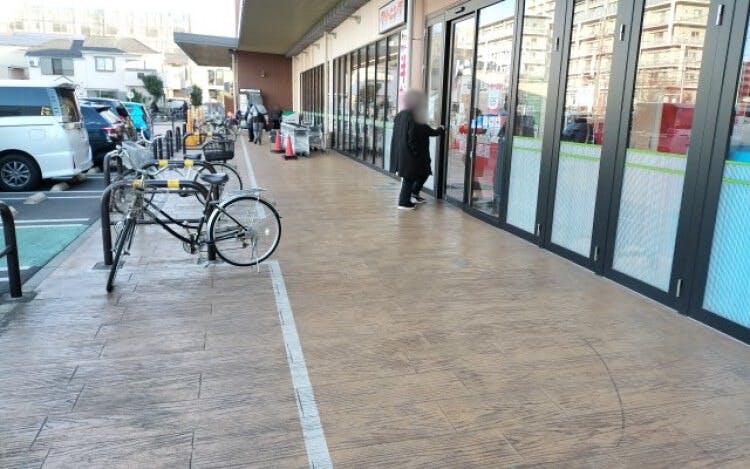 【マミーマート柏旭町】プロモーションに利用可能な入口付近軒下スペース