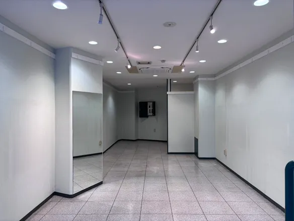 【三鷹駅3分/三鷹中央通り商店街】三鷹駅南口にある三鷹中央通り商店街内の貸店舗・イベントスペース