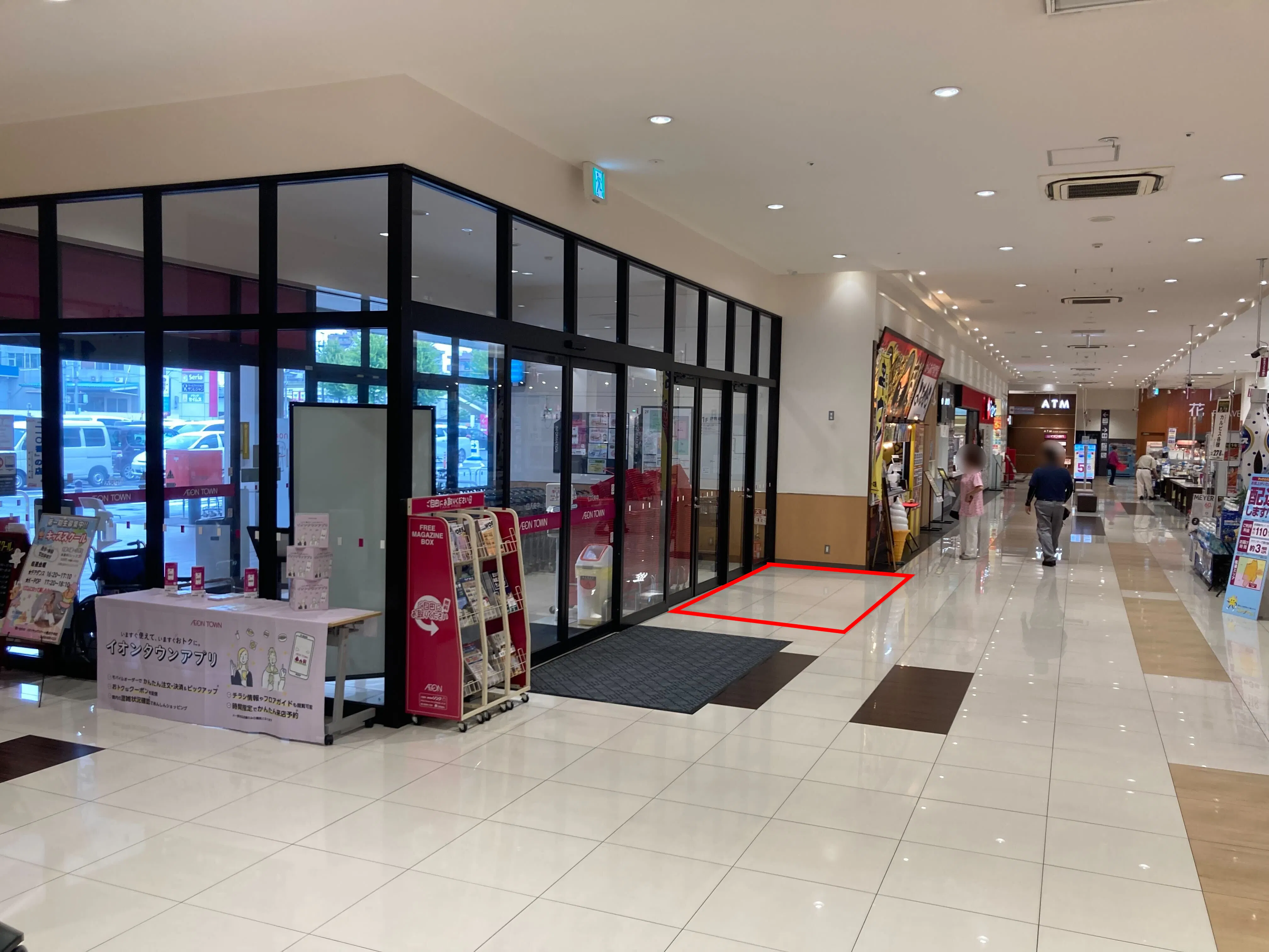 【イオンタウン熱田千年】プロモーションイベントや小規模物販に最適な施設1階中央入口目の前にあるイベントスペース｜ショップカウンター