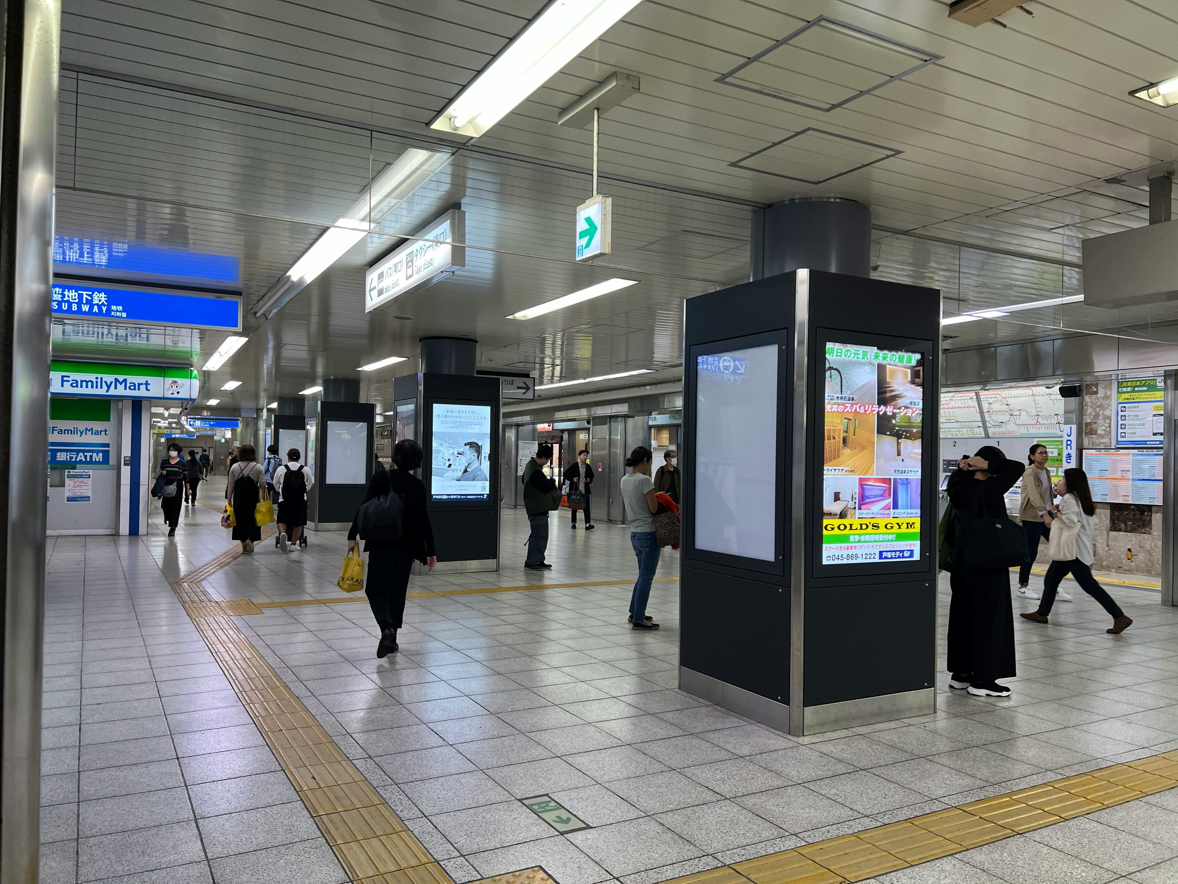 【横浜市営地下鉄ブルーライン戸塚駅】各種プロモーションや物販、食物販のポップアップストアに最適な人通りの多い改札外イベントスペース