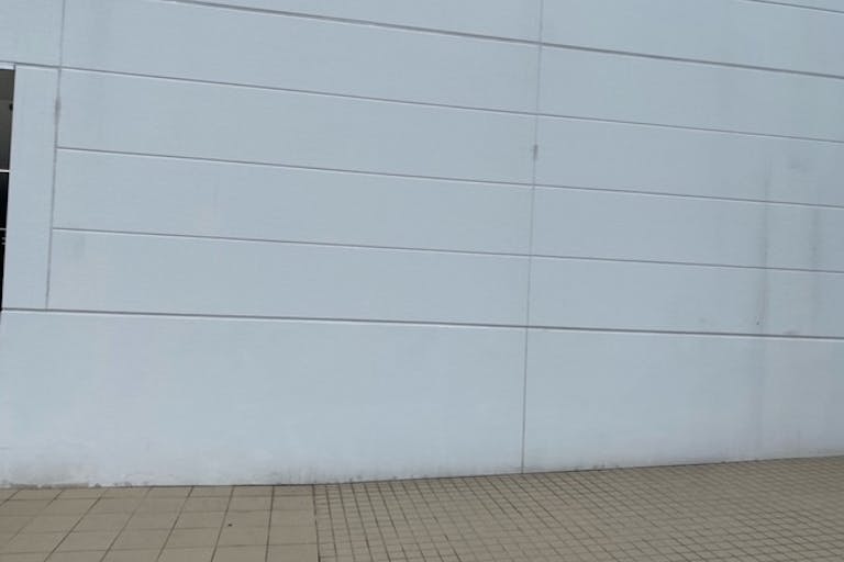 【エディオン天白店】キッチンカーの出店に適した入口前スペースの画像2