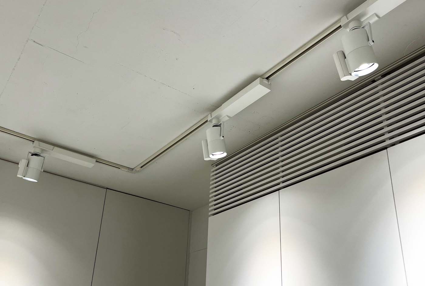 調光・調色・ビーム角度変更可