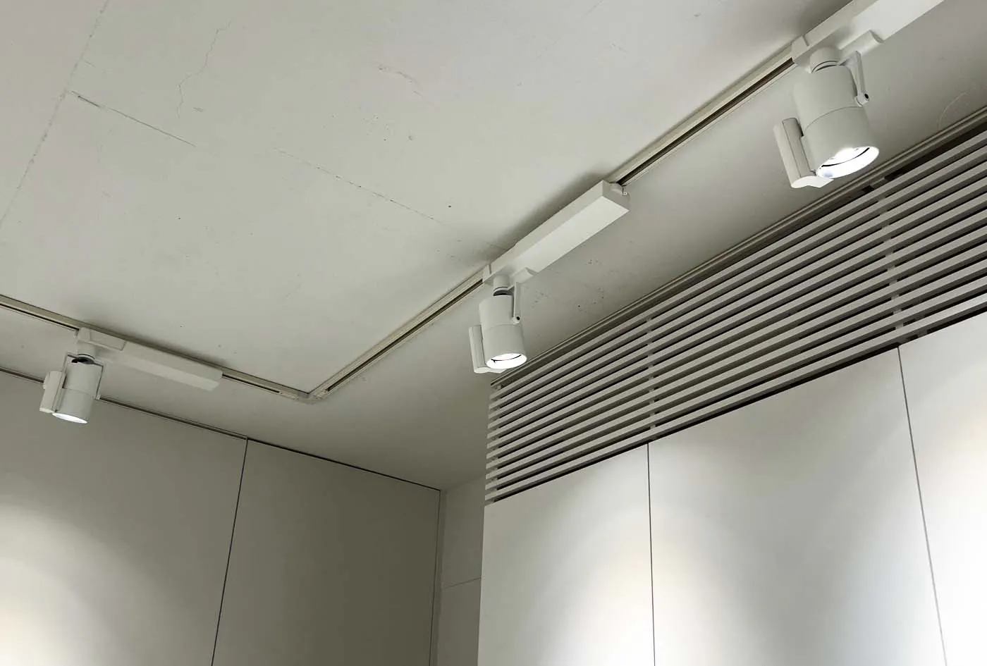 【府中駅7分】展示・物販・ワークショップに最適なミニマルな雰囲気のレンタルギャラリー