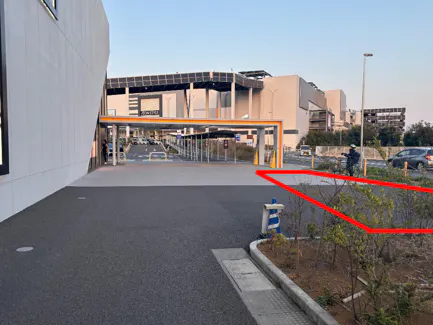 【イオンモール座間】屋外 イオンシネマ前
