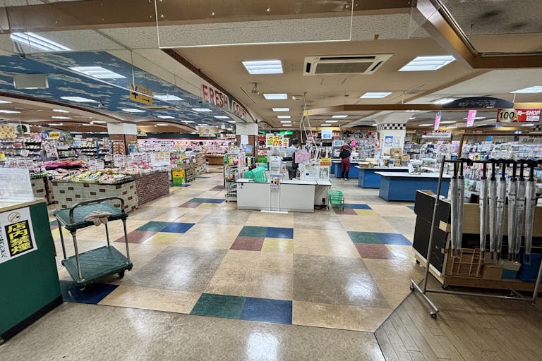 【フレッシュコア】販促プロモーションや物販イベントに適した地元の方に愛されるスーパーのサービスカウンター横の空き区画スペース4の画像3