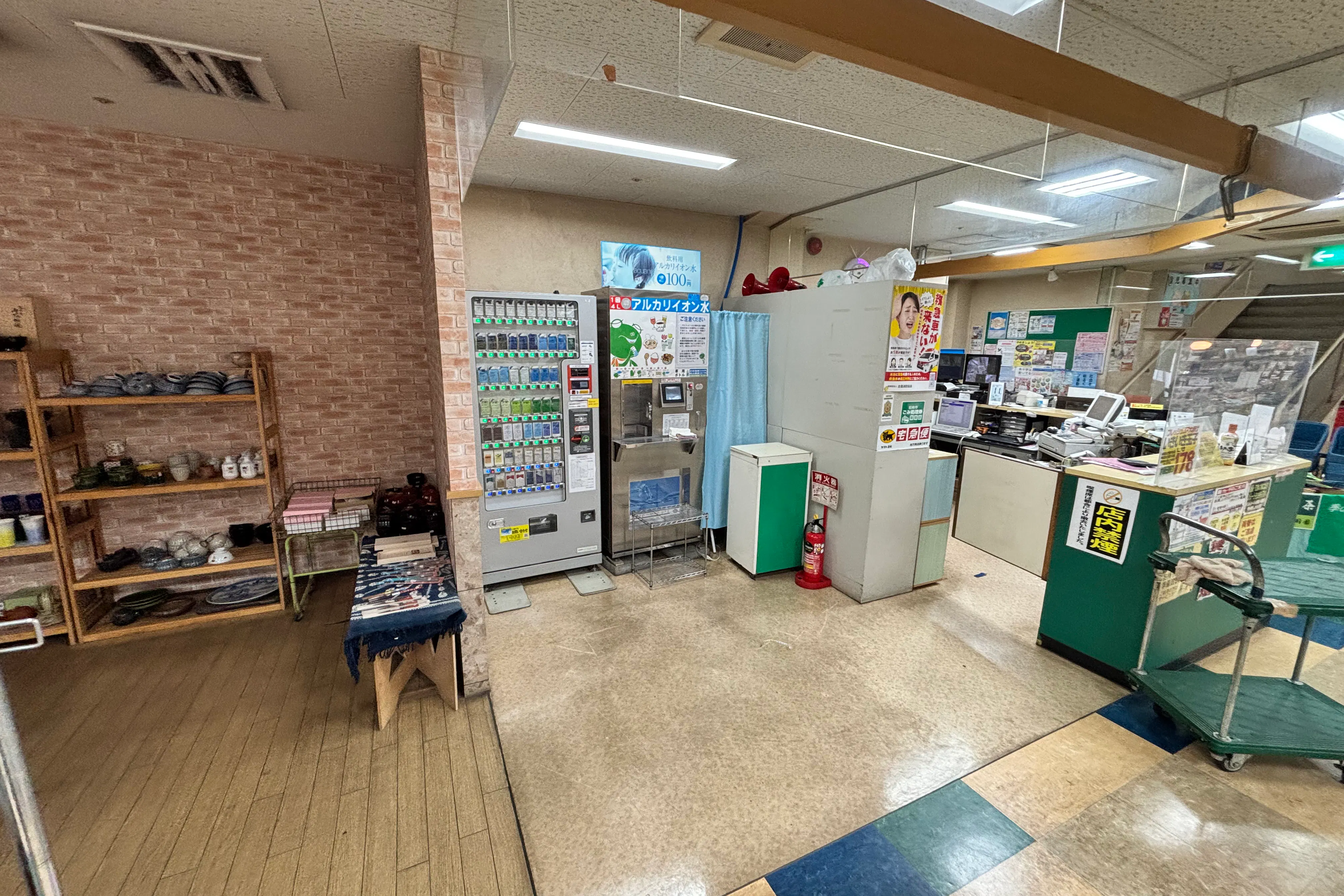 【フレッシュコア】販促プロモーションや物販イベントに適した地元の方に愛されるスーパーのサービスカウンター横の空き区画スペース4