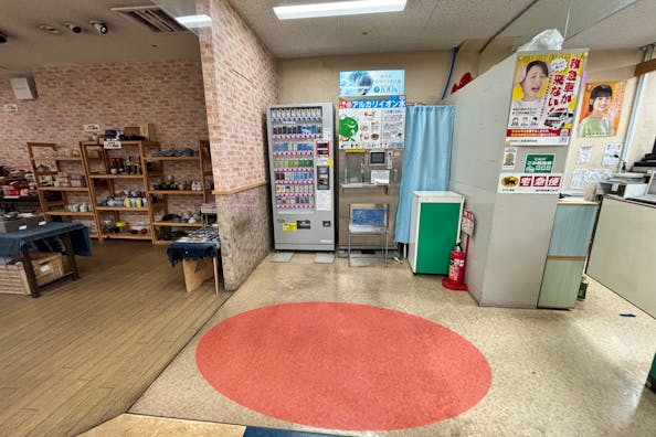 【フレッシュコア】販促プロモーションや物販イベントに適した地元の方に愛されるスーパーのサービスカウンター横の空き区画スペース4