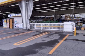 【サンデー花輪店】屋外駐車場 キッチンカーの出店に最適なホームセンター内駐車場の屋外イベントスペース