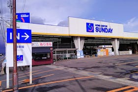 【サンデー花輪店】屋外駐車場 キッチンカーの出店に最適なホームセンター内駐車場の屋外イベントスペース