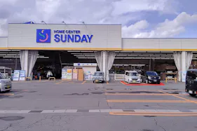 【サンデー花輪店】屋外駐車場 キッチンカーの出店に最適なホームセンター内駐車場の屋外イベントスペース