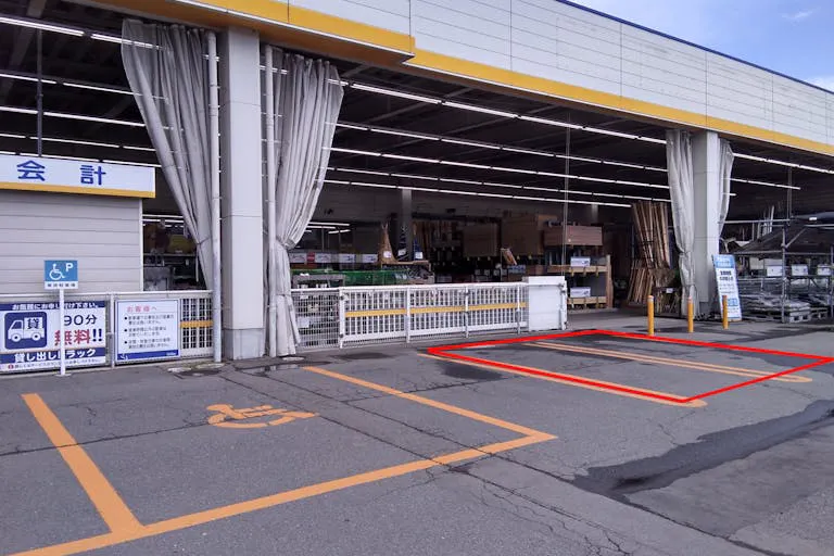 【サンデー花輪店】屋外駐車場 キッチンカーの出店に最適なホームセンター内駐車場の屋外イベントスペースの画像1