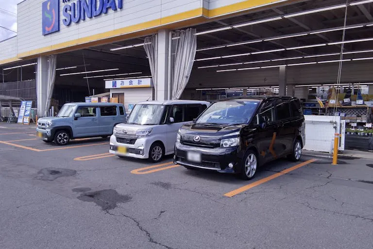 【サンデー花輪店】屋外駐車場　キッチンカーの出店に最適なホームセンター内駐車場の屋外イベントスペース