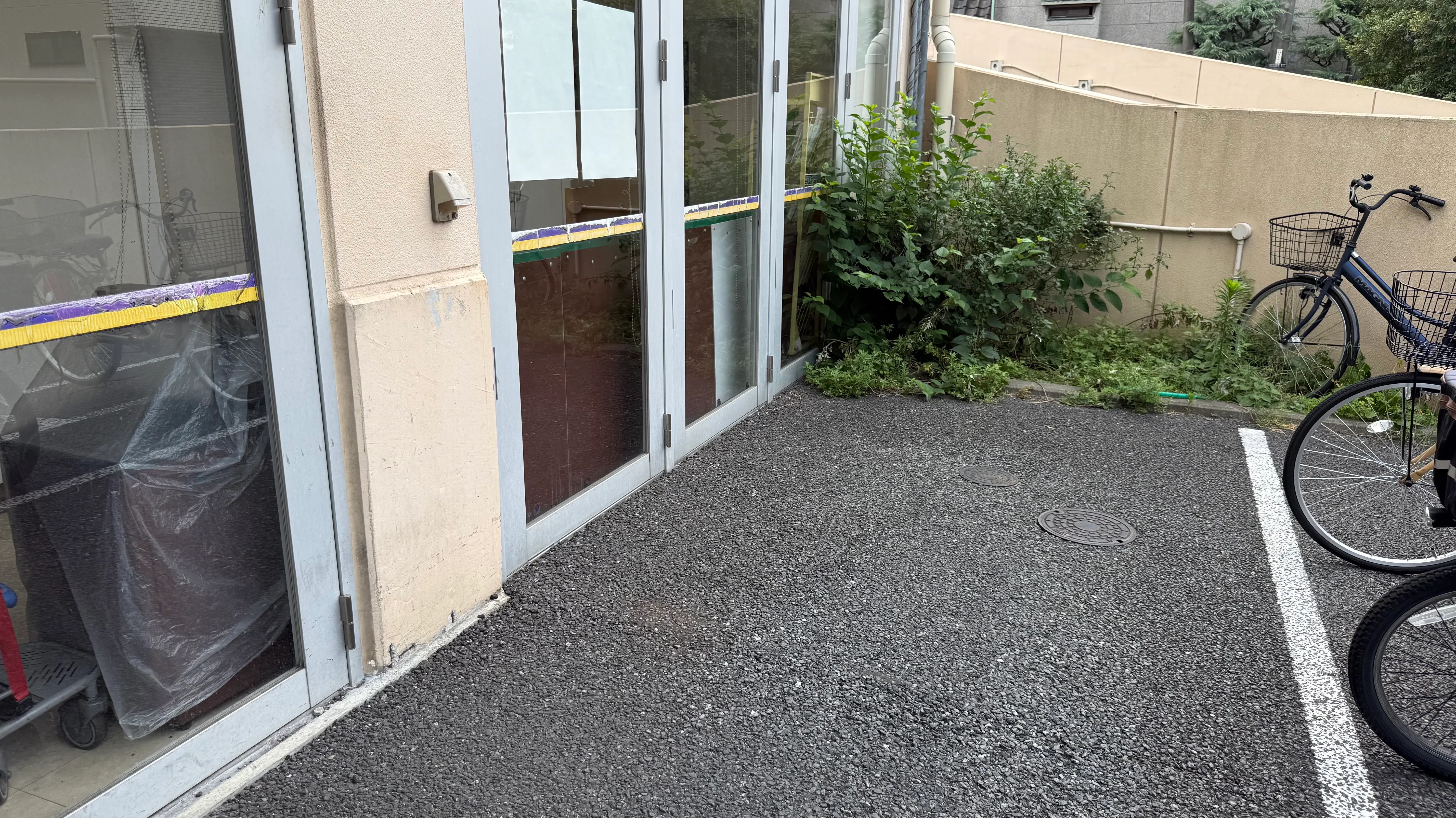 【スーパーバリュー 西尾久店】店頭入口横 キッチンカー出店に最適なスーパーマーケットの屋外催事イベントスペース