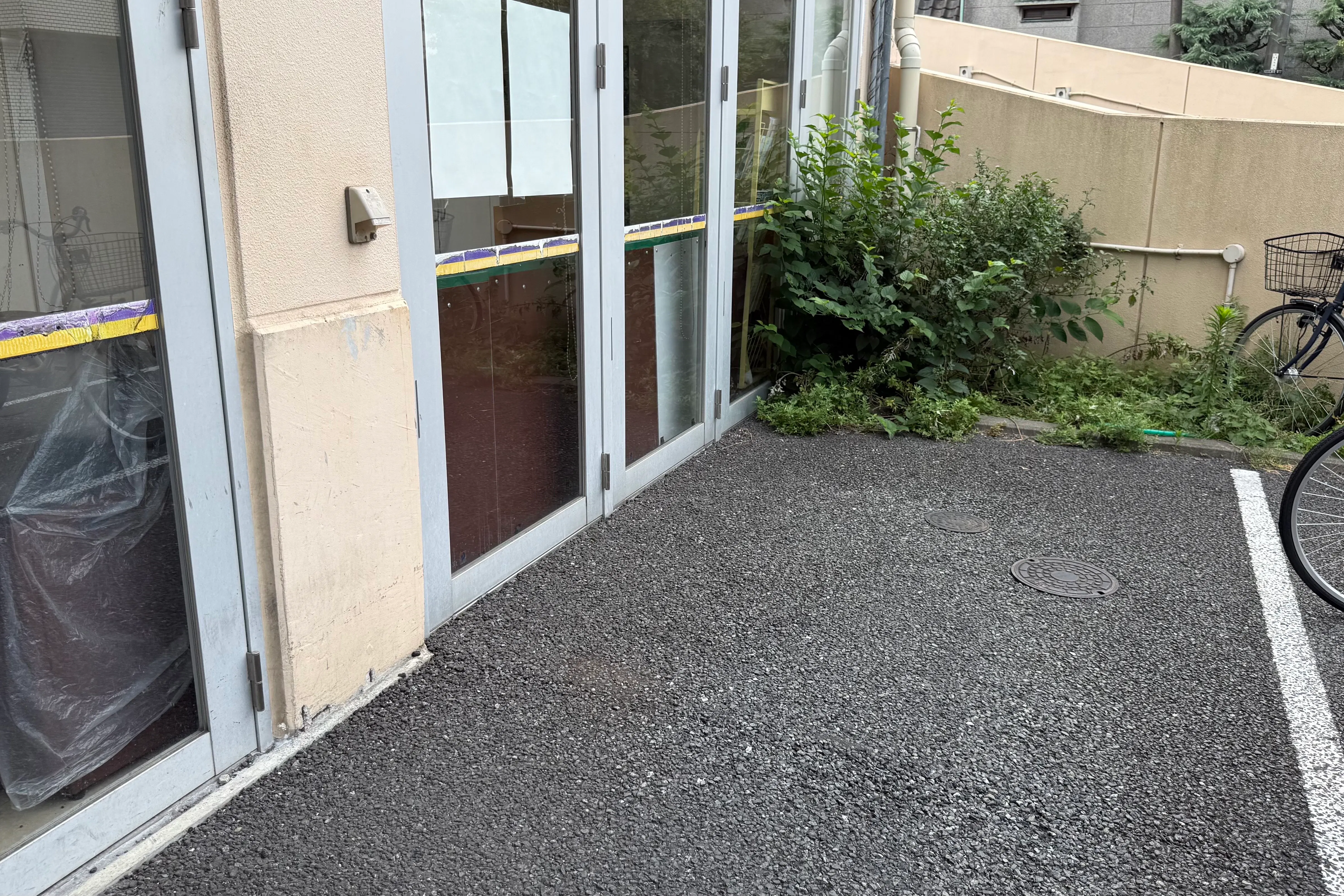 【スーパーバリュー 西尾久店】店頭入口横 キッチンカー出店に最適なスーパーマーケットの屋外催事イベントスペース