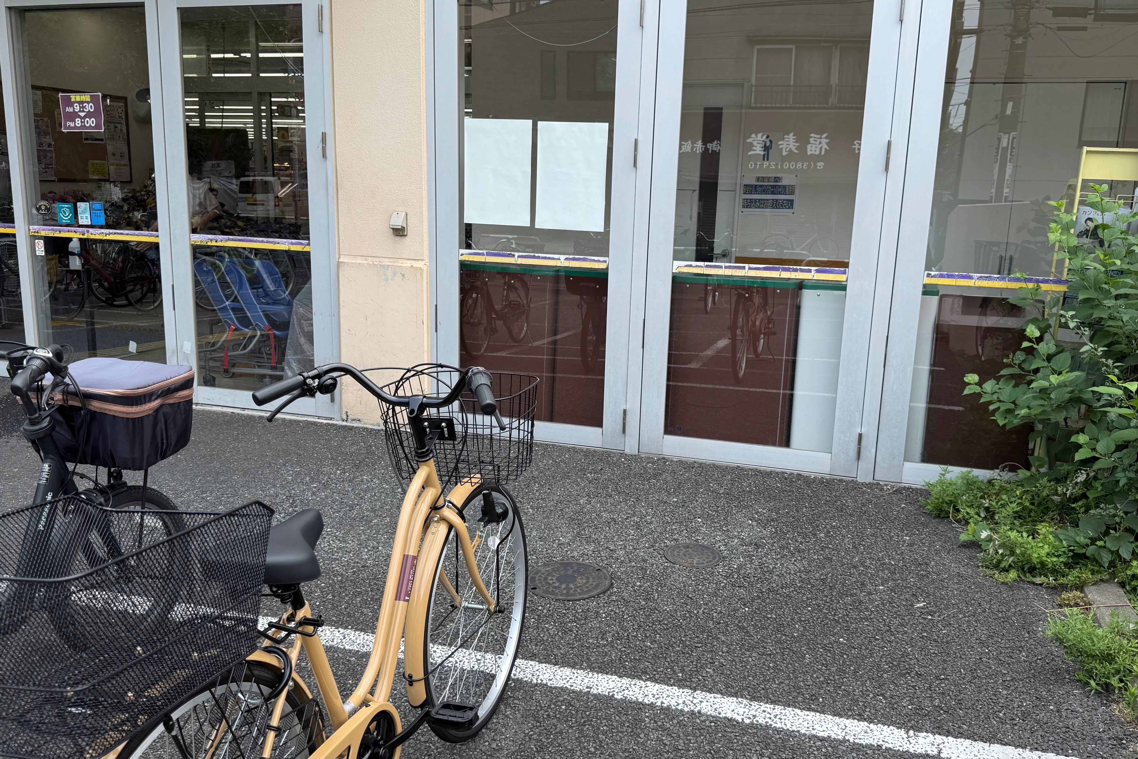 【スーパーバリュー 西尾久店】店頭入口横 キッチンカー出店に最適なスーパーマーケットの屋外催事イベントスペース